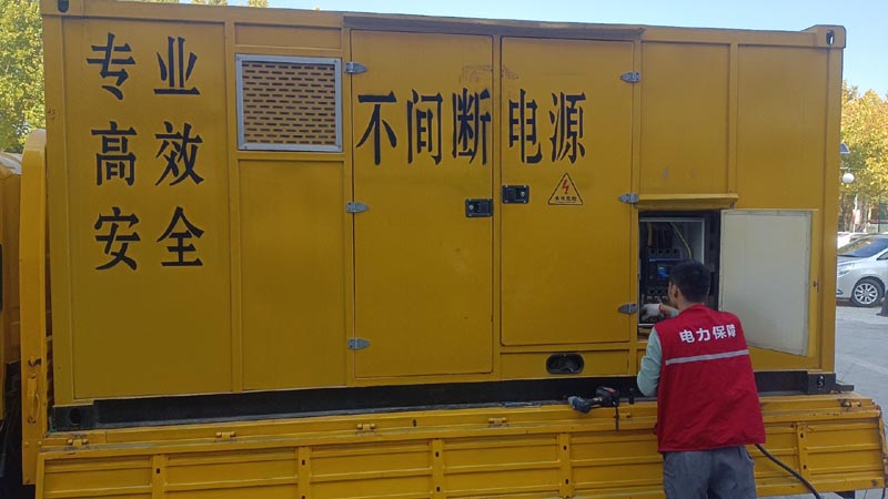 桦南柴油发电机组和UPS电源配合使用时，如何避免切换过程中的电力中断？